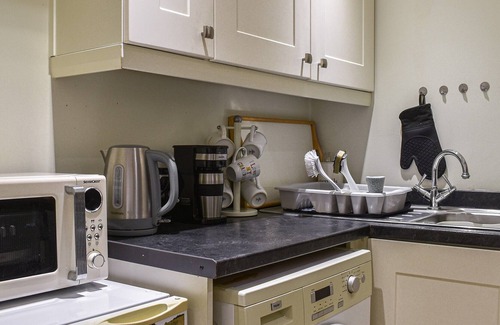 Hayling Island Cottage | We love the apartment set within 1 mile of Hayling Islands foreshore and an ideal base to explore th