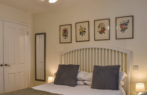 Hayling Island Cottage | We love the apartment set within 1 mile of Hayling Islands foreshore and an ideal base to explore th