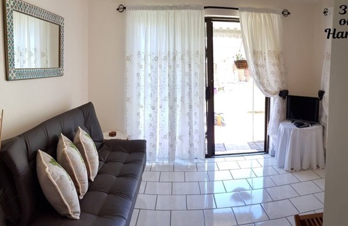Port Elizabeth Cottage | We provide safe and secure parking facilities