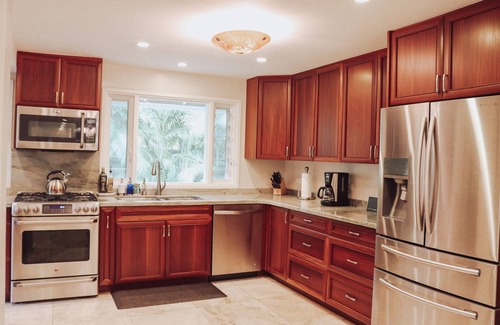Portlock Villa | We're booking now - calendar not up to date.
