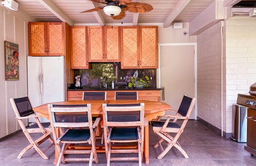 Portlock Villa | We're booking now - calendar not up to date.