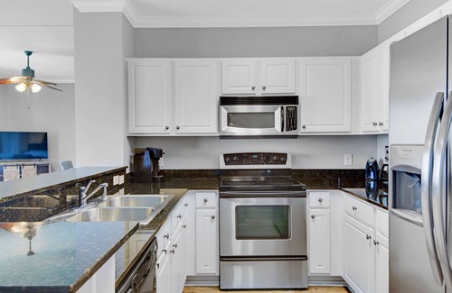 Panama City Beach Condo | We❤️Snowbirds-BEACHFRONT-Balcony-Beach View-Pools-Calypso 2-2307 West