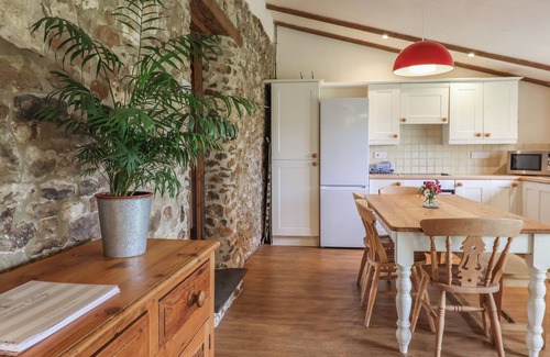 Honiton Cottage | WEATHERVANE COTTAGE, pet friendly, with open fire in Upottery