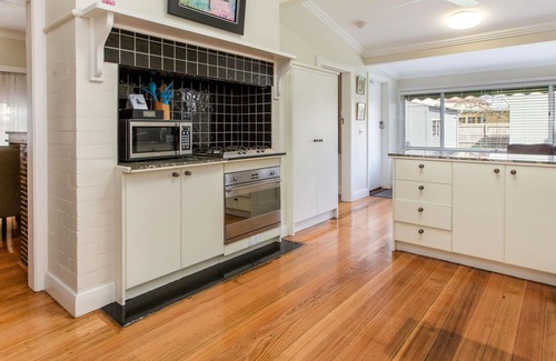 Mornington House | Weavers Cottage - 3 Bedrooms