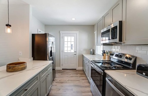 Hamilton House | Webster Ave · Close to entertainment, shopping and restaurants