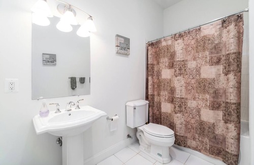 McLean Apartment | Wedding Venue - Charming 1-bedroom apartment bucolic McLean Cable WiFi, No Steps