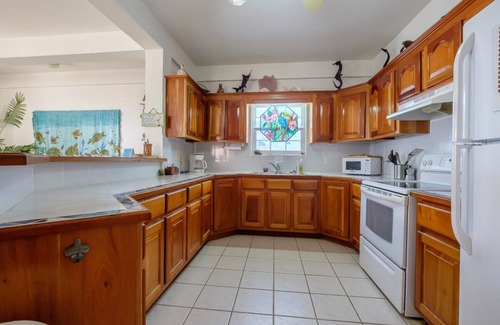 San Pedro Condo | 💍WEDDINGS/⛵️REUNIONS/🍾EVENTS-25 Beachfront Rooms-10 Condos