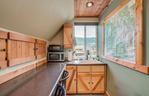 Leavenworth Cottage | Wedge Mountain Suite Leavenworth - Rustic Mountain Getaway - 5 min to town !n