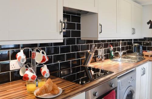 Newton Stewart House | Wee Dug Hoose
