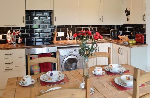 Newton Stewart House | Wee Dug Hoose