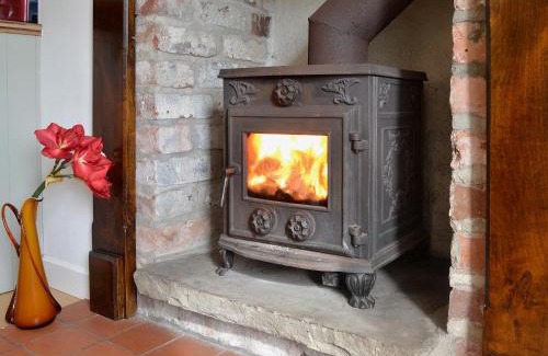 Newton Stewart House | Wee Dug Hoose