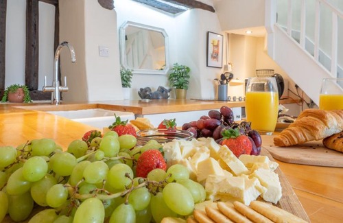 Kendal House | Wee Toad Hole Heart of Kendal - Cottage sleeps 4-6 - Dogs Welcome