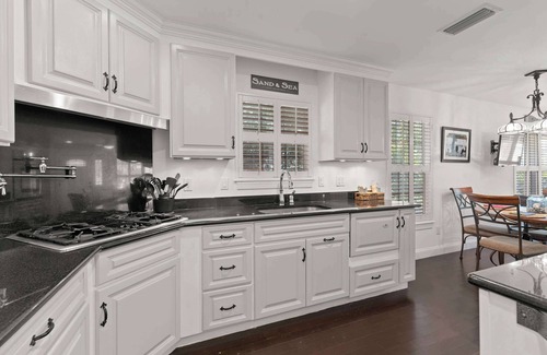 Downtown Historic District House | Weeden Cottage l Walk to DNTN l Dog Friendly