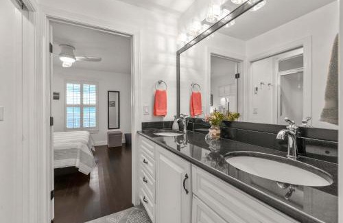 Downtown Historic District House | Weeden Cottage