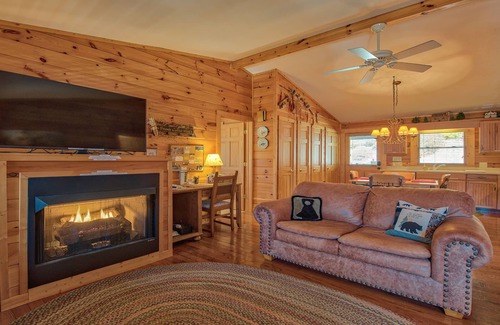 Maggie Valley Cabin | WEEKEND AUGUST OPENINGS; Mt Views, Attached Garage, Flat Paved Parking, Pet Fee.