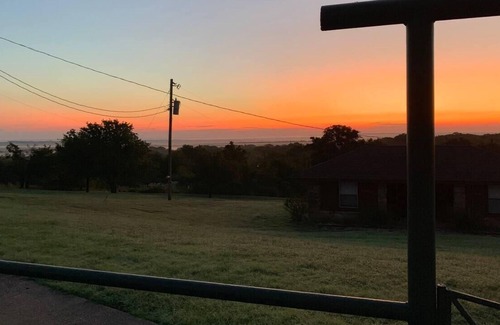 Myra Cabin | Weekend getaway in beautiful NTX hill country!