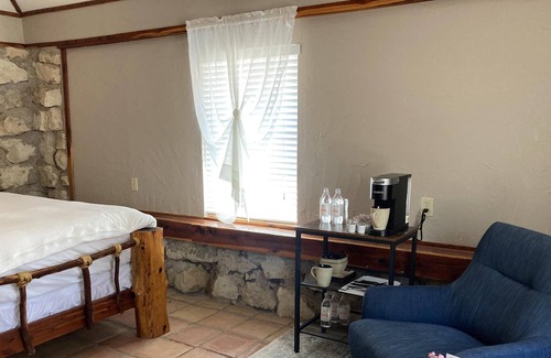 Myra Cabin | Weekend getaway in beautiful NTX hill country!