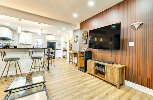 Cornelius House | Weekend Getaway in Cornelius: Walk to Dining!