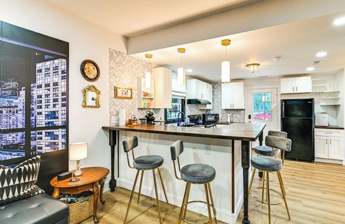 Cornelius House | Weekend Getaway in Cornelius: Walk to Dining!