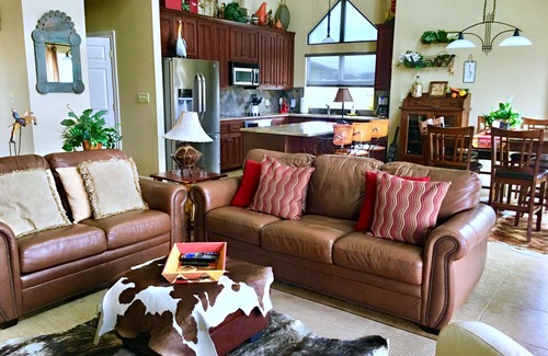 Kingsland House | Weekend getaway on lake LBJ w/late Sunday checkout to enjoy it longer