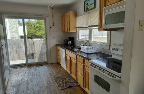 Kismet House | Weekends, midweeks and full weeks available! Steps to Beach, town and ferries!