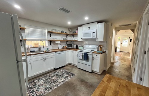 Weeki Wachee Gardens House | Weeki Wachee River deep canal 3BR Tranquil Riverside Escape ~ Hot Tub & Fire pit