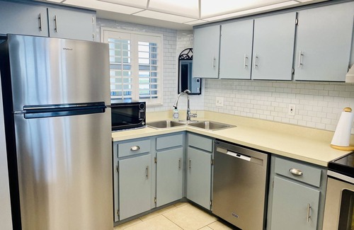 Daytona Beach Shores Condo | WEEKLY DISCOUNTS! OCEANFRONT CONDO! DIRECT BEACH ACCESS! NO DRIVE BEACH!KITCHEN!