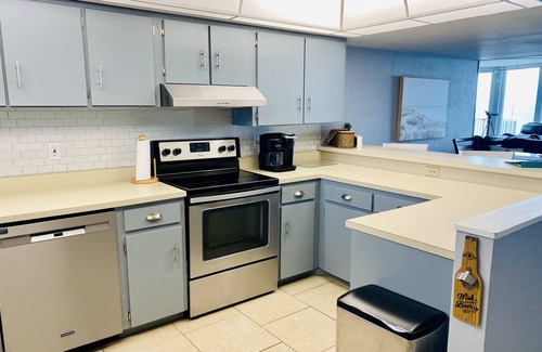 Daytona Beach Shores Condo | WEEKLY DISCOUNTS! OCEANFRONT CONDO! DIRECT BEACH ACCESS! NO DRIVE BEACH!KITCHEN!