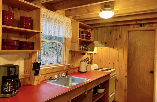 Southwest Harbor Cabin | Weekly Discount Available! 4Bedroom Cabin in the heart of Acadia, walk into town