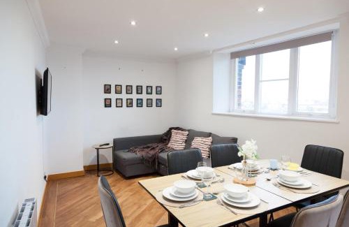 Birkenhead Apartment | Weekly & Monthly stays in Penthouse for Contractors or Leisure Single or Superking beds available