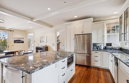 Stowe Area House | Weeks Hill Meadows: 5 br, fireplace, a/c, hot tub, views!