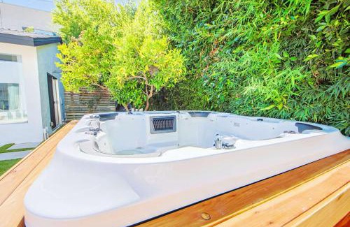 Melrose House | WEHO 12 Pax Charming house with Outdoor Oasis