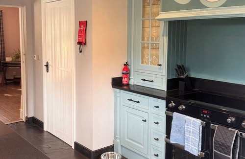 Bromsgrove Cottage | Weighbridge House – 4-Bedroom Canal-Side Cottage in Tardebigge
