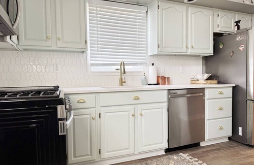 Evansville House | Weinbach Home - 4BD/1BA Home near UE