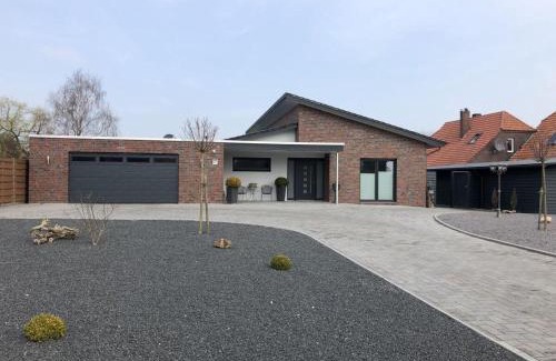 Zetel House | Weitblick-mit-Kind-und-Hund