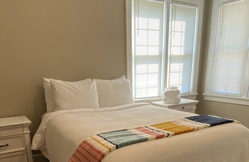 Hot Springs House | WELCOME PATRIOTS! WALK 3 blocks to Bathhouse Row!