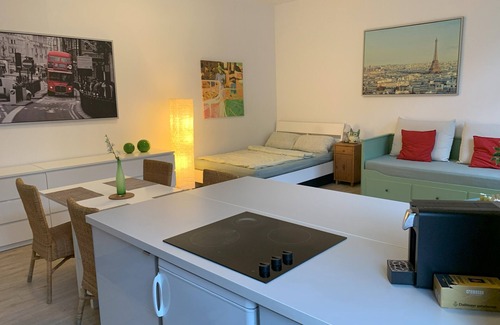 Krefeld Apartment | Welcome Home in the heart of Krefeld - directly at the main train station