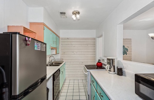 South Pensacola House | Welcome Home to this Airy 2 Bedroom