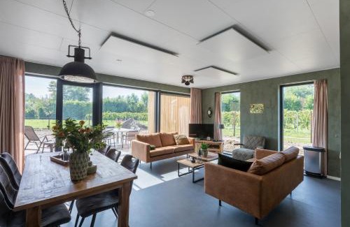 Municipality of Veere House | Welcome in - Vakantiehuis 6 en 12 personen, Vroondijk in Vrouwenpolder