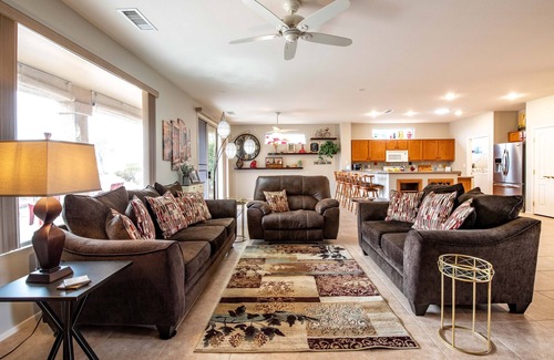 Desert Breeze House | WELCOME SNOWBIRDS and 45+ VACATIONERS !