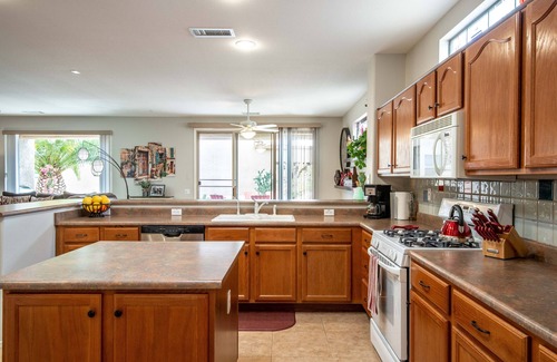 Desert Breeze House | WELCOME SNOWBIRDS and 45+ VACATIONERS !