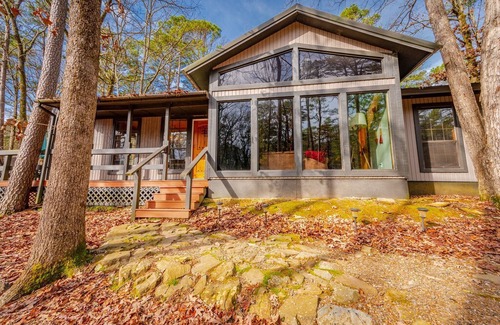 Broken Bow Cabin | Welcome to Bear Ridge Lodge! This rustic chic cabin features two master bedrooms