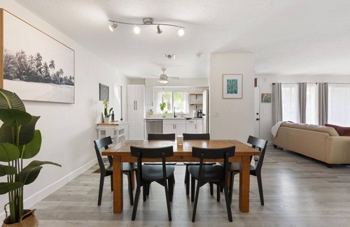 Gulf Gate Estates House | Welcome to Beautiful Sarasota and the Gulf Gate Getaway - 2 Miles to Siesta Key!