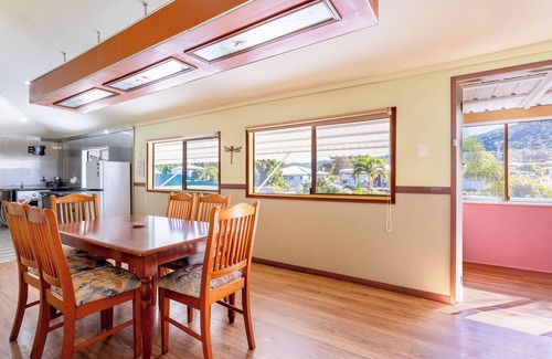 Yeppoon Apartment | Welcome to Ben's Budget Apartment - Now with Air-conditioning!