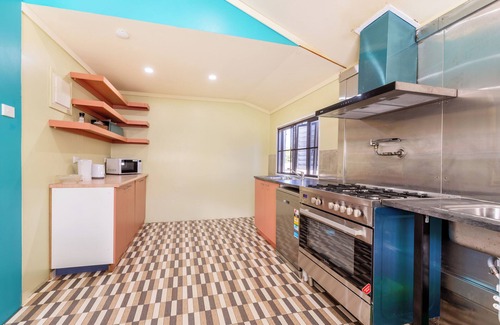 Yeppoon Apartment | Welcome to Ben's Budget Apartment - Now with Air-conditioning!