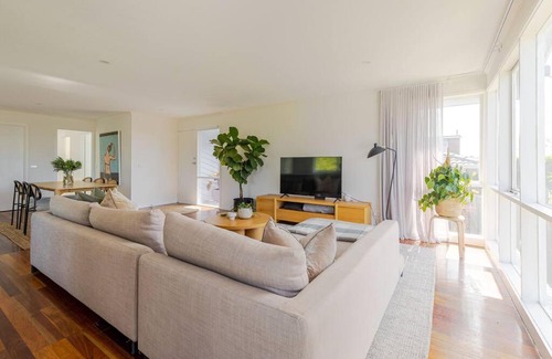 Clifton Springs House | Welcome to Casa Clifton!