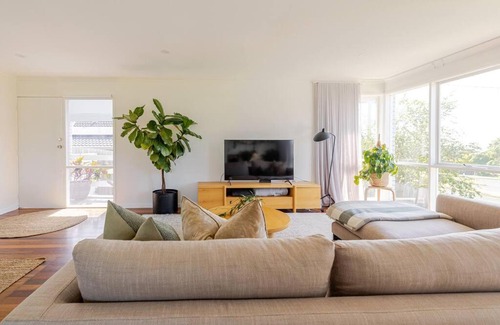 Clifton Springs House | Welcome to Casa Clifton!