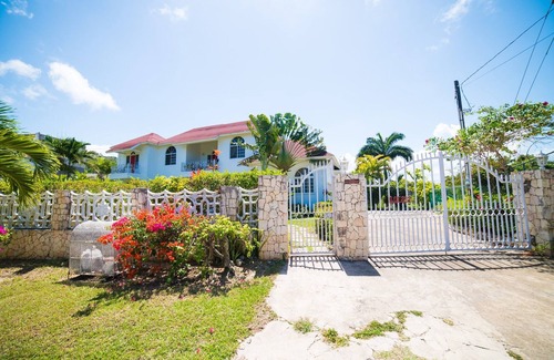 IronShore Estates House | Welcome to Casa de Familia Montego Bay