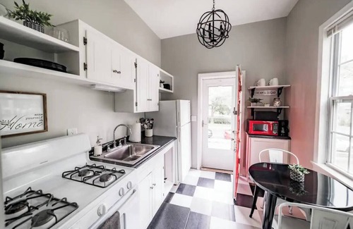 Daniels Hill Cottage | Welcome to Cozy Cottage: Relax. Explore. Retreat.