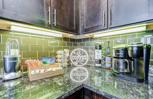 East Downtown Houston Apartment | Welcome to Deet’s Place!